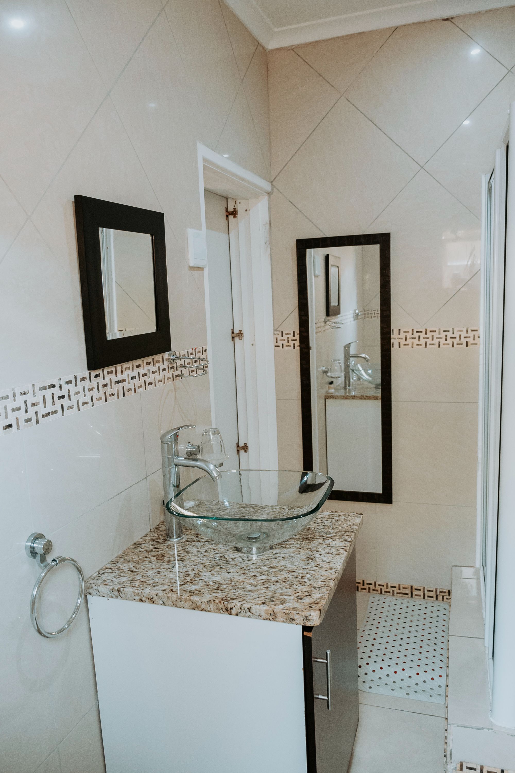 Room 5 Amenities