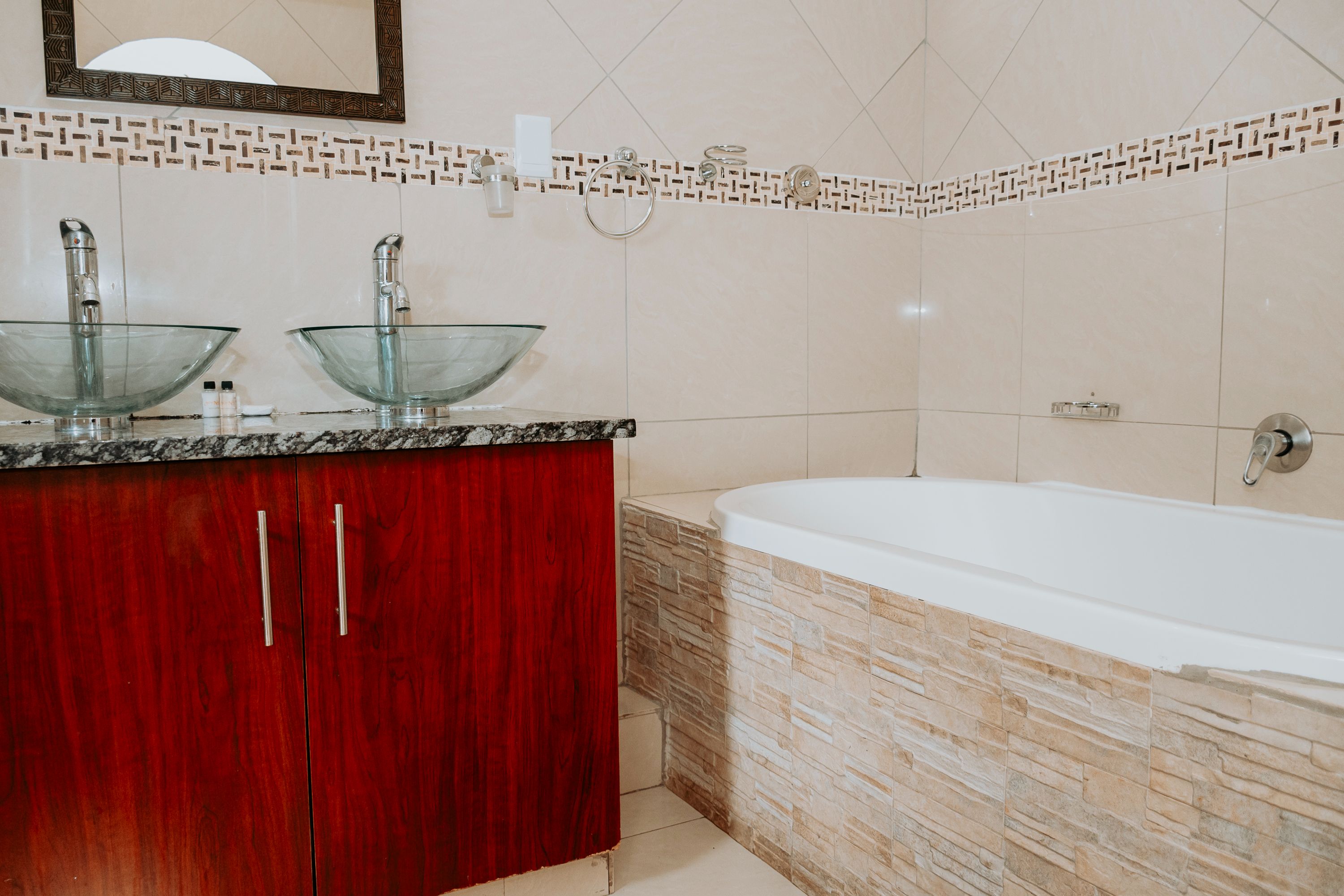 Room 6 Bathroom